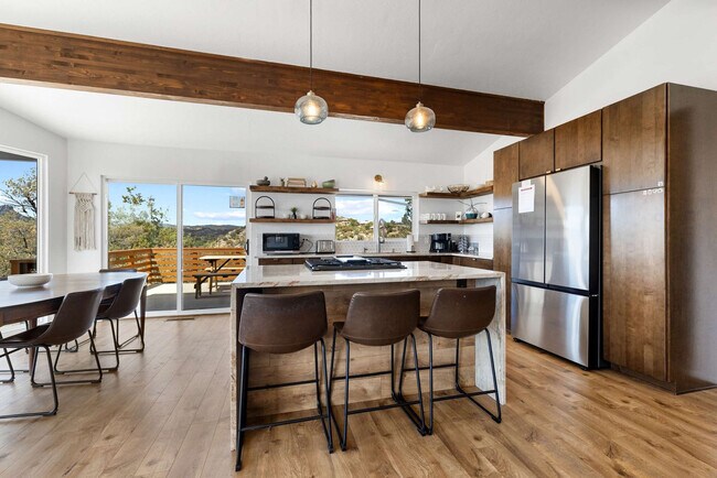 Building Photo - 828 Black Dr