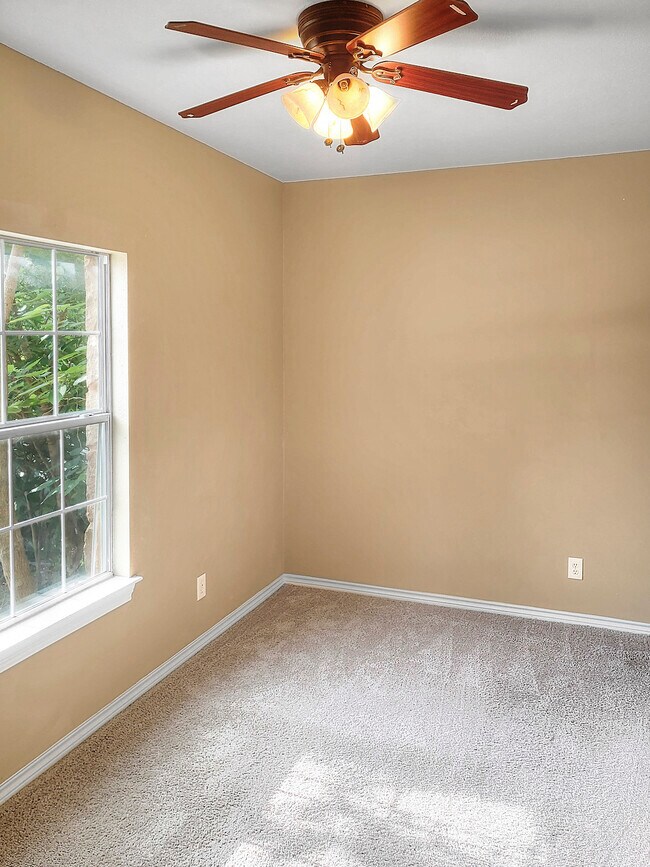 Building Photo - 1710 Ulit Ave