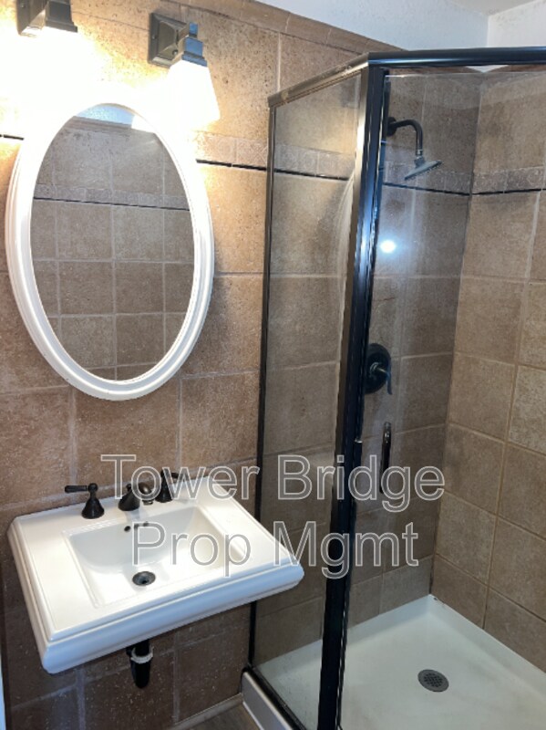 Building Photo - 1328 School St