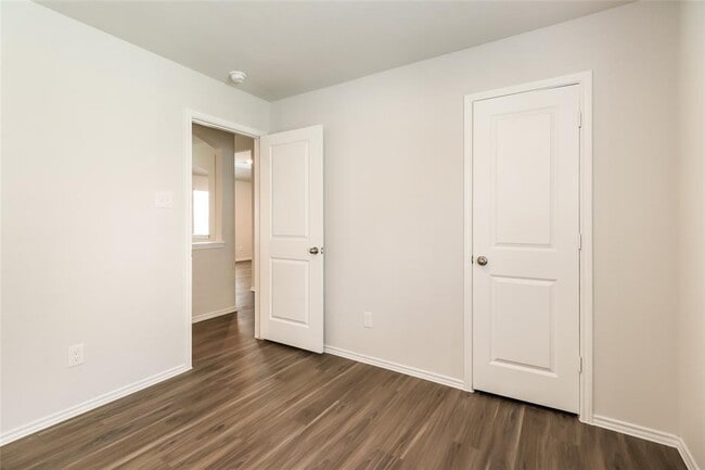 Building Photo - 2531 Shad Dr