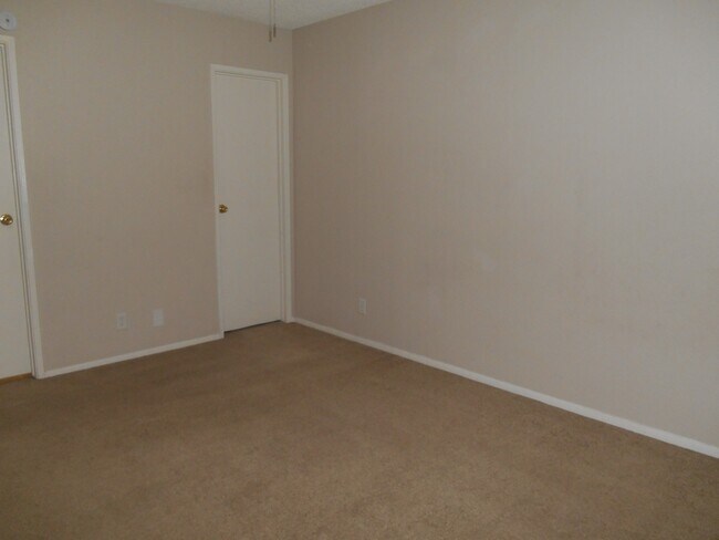 Building Photo - 898 Rhinegold Way