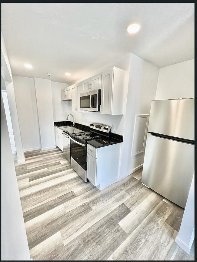 Building Photo - Brookside