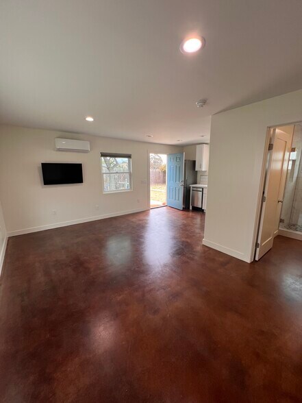 Entrance - 5703 Adelaide Ave