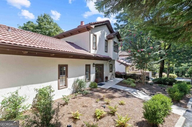 Building Photo - 1410 Club Dr