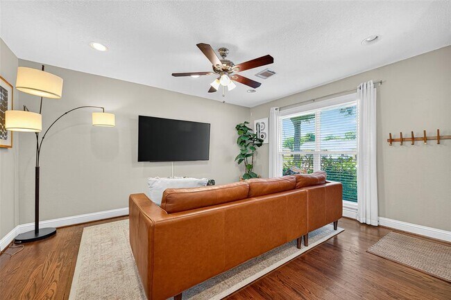 Building Photo - 4318 De Milo Dr
