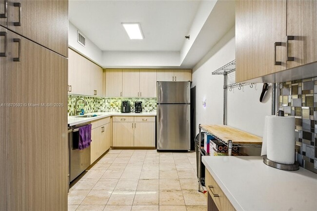 Building Photo - 3600 Mystic Pointe Dr