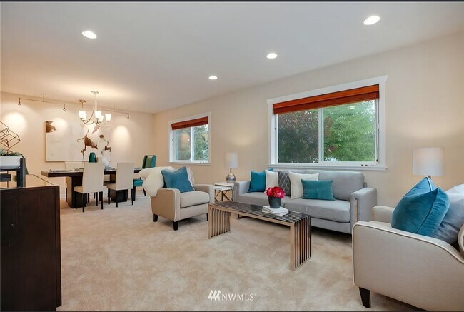 Building Photo - Spacious 5 bedroom home in desirable North Seattle Location!