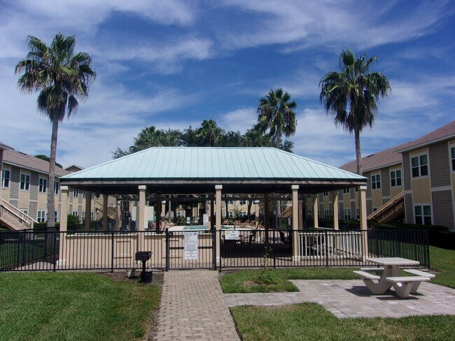Building Photo - Gated Community, 3/2, Just Minutes to Beach!