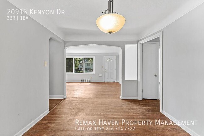 Building Photo - 20913 Kenyon Dr, Maple Hts - Spacious, Jus...
