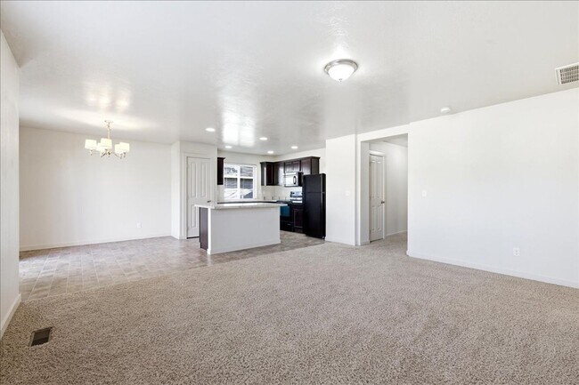 Building Photo - Single Level 3-bedroom 2-bathroom home in SW Boise