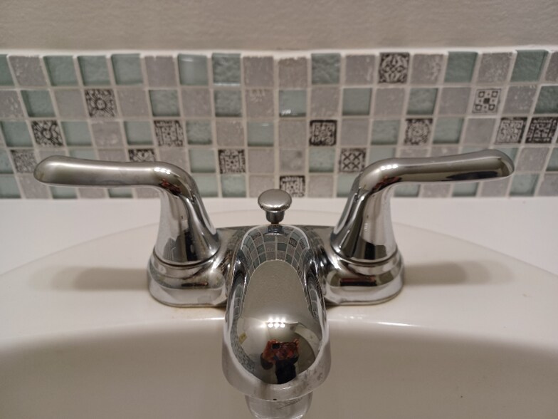 Building Photo - 585 W 26th Ave