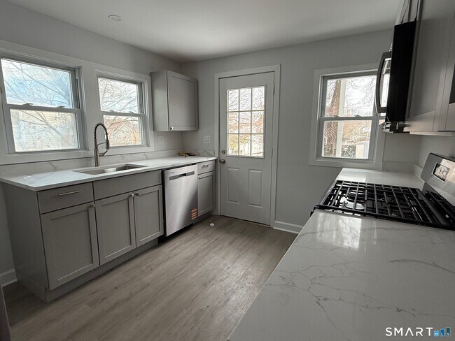 Building Photo - 34 Arlington St