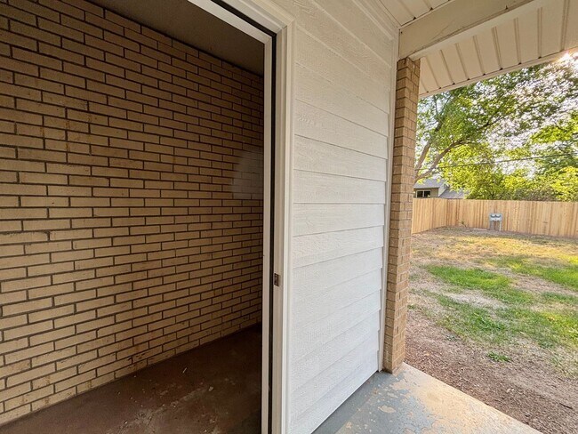 Building Photo - Beautifully Remodeled Duplex in Great Fort Collins Location!