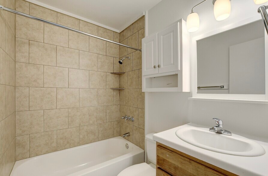 Building Photo - 809 Bracewood Cir