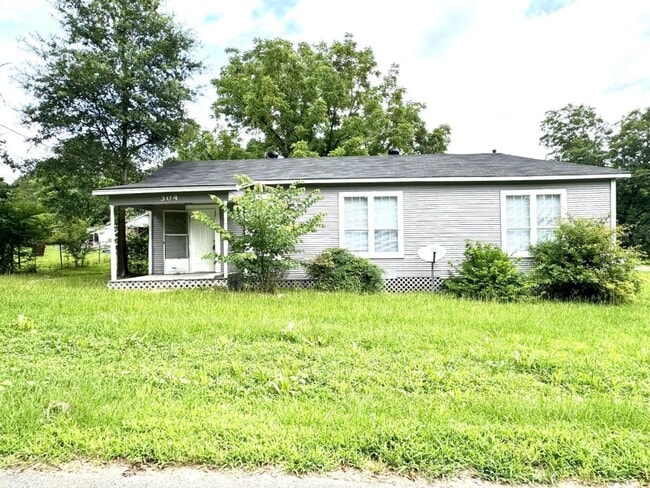 Building Photo - 701 N Cypress St
