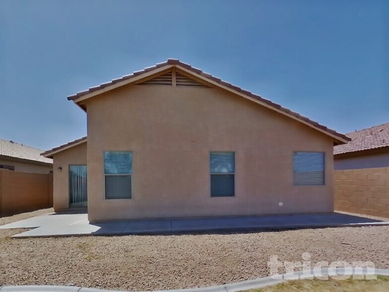 Building Photo - 1312 E Elm Rd