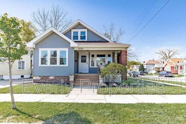 Primary Photo - 1025 Yout St