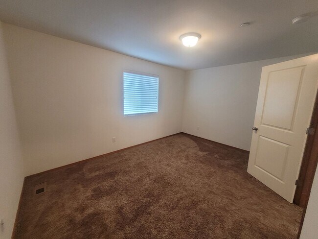 Building Photo - Three Bedroom House In Cordata - Kodiak