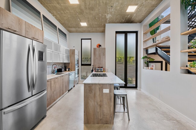 Building Photo - Taho Townhomes