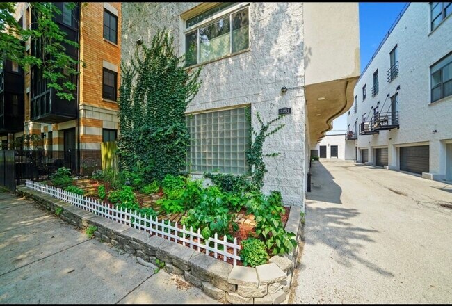 Building Photo - 2231 N Lister Ave