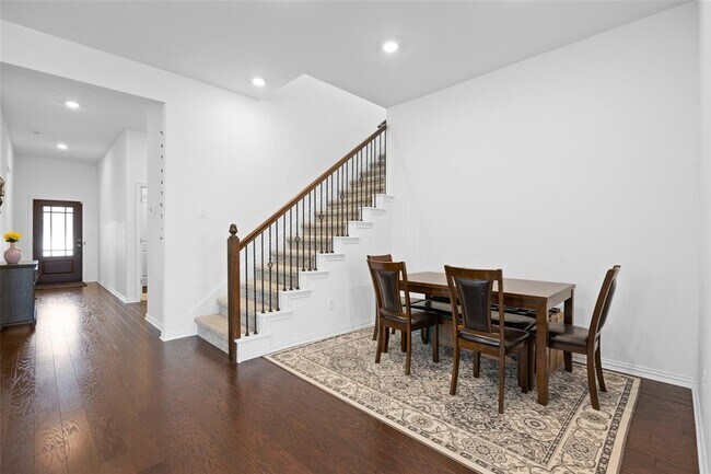 Building Photo - 303 Eagle Ford Dr