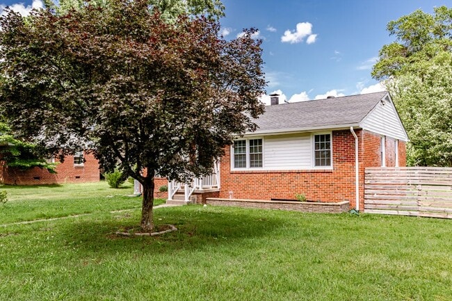 Building Photo - 9507 Stockbridge Dr
