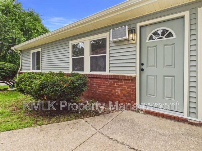 Building Photo - 1622 Merrill Ave