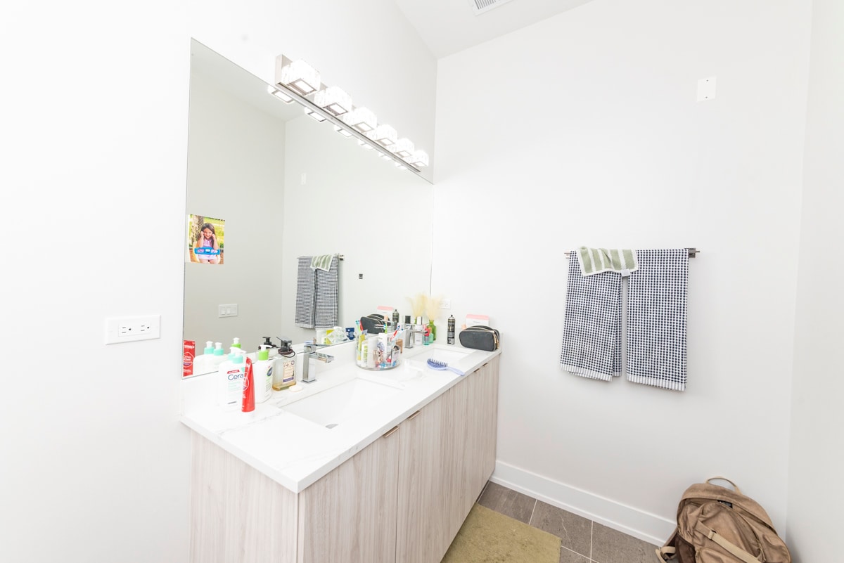 Building Photo - 2322 N Clark St