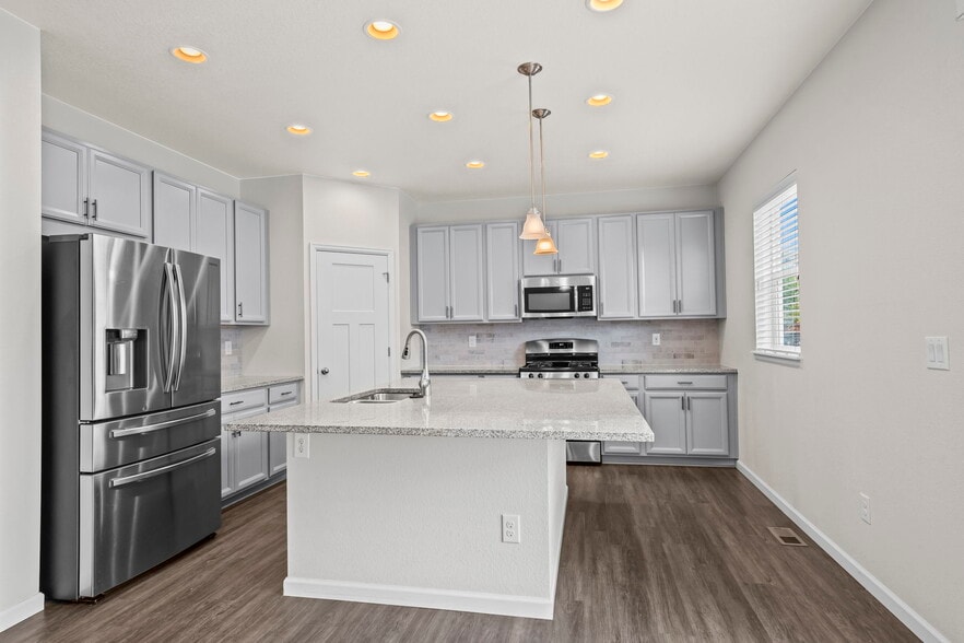 Building Photo - 577 W 174th Ave