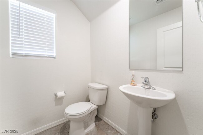 Building Photo - 6213 Clackamas Ct