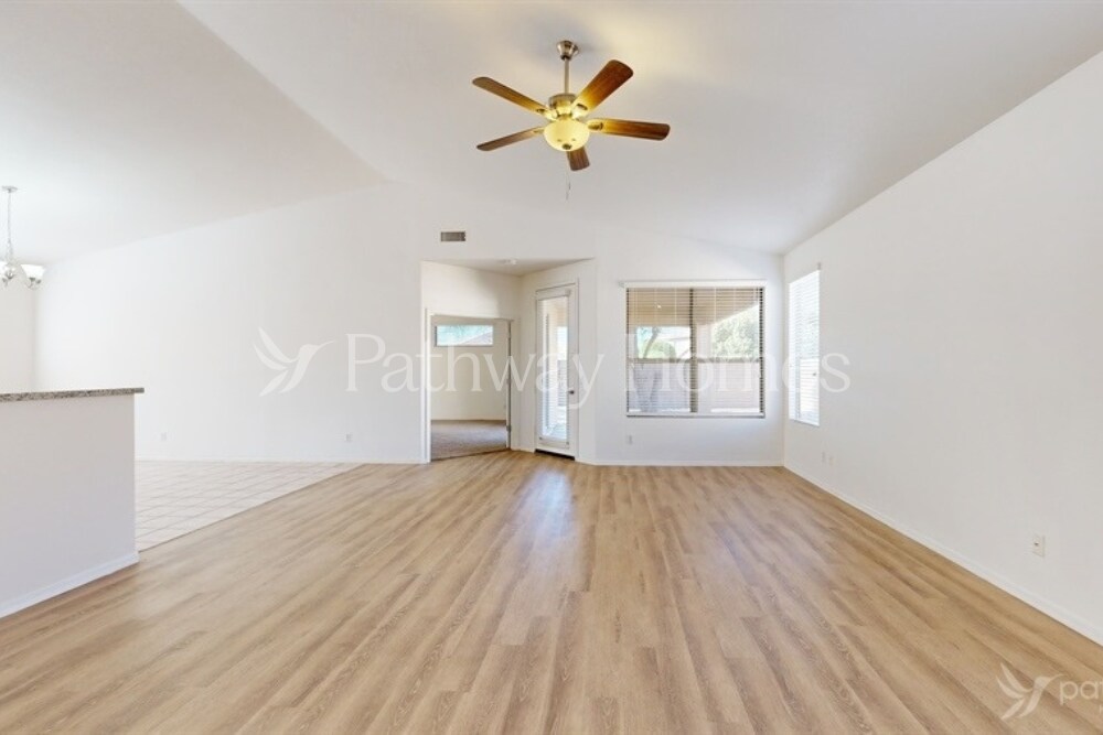 Building Photo - 8718 N 57th Ln