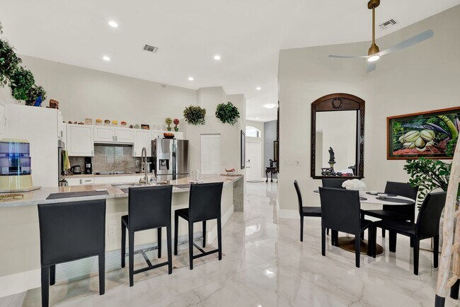 Building Photo - Elegant 4-Bedroom Pool Home in Exclusive G...