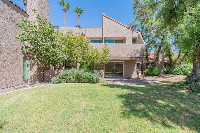 Building Photo - Live in luxury in this Scottsdale condo!