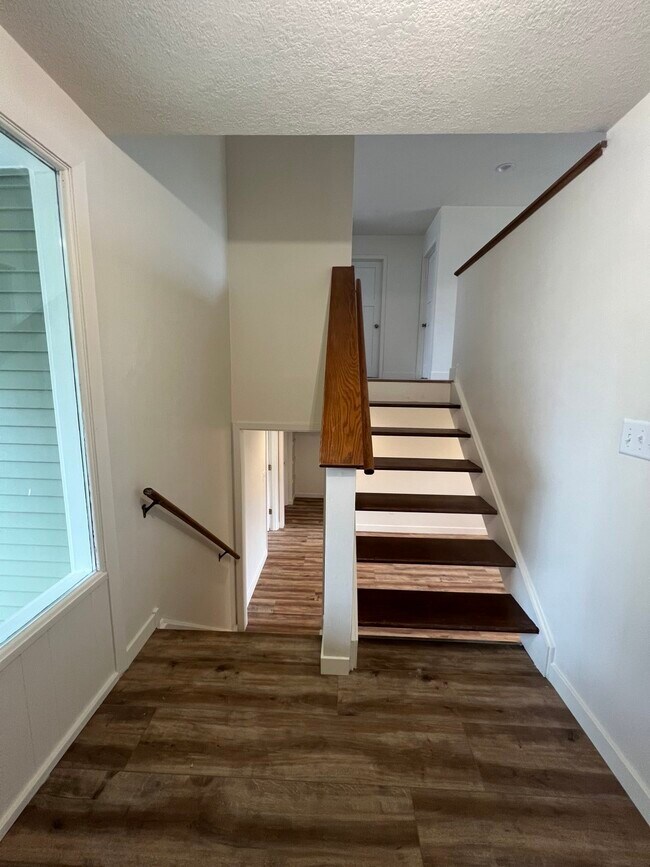 Open staircase - 4060 Cinnabar Dr