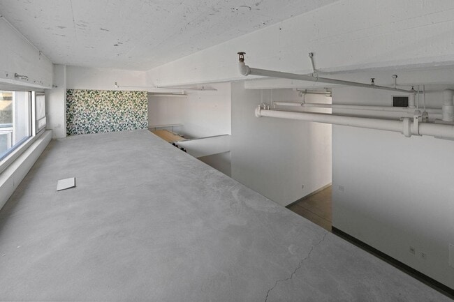 Building Photo - 700 N Washington Ave