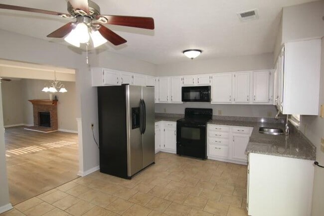 Building Photo - 175 Douglas Fir Ct