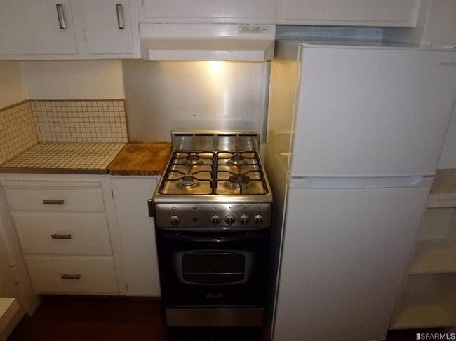 Building Photo - 1111 Jones St