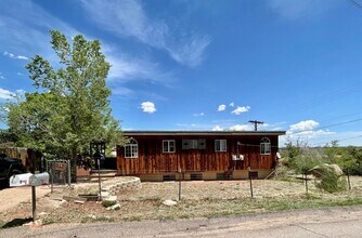 Building Photo - Manitou Springs 2 bedroom / 1 bath Available NOW