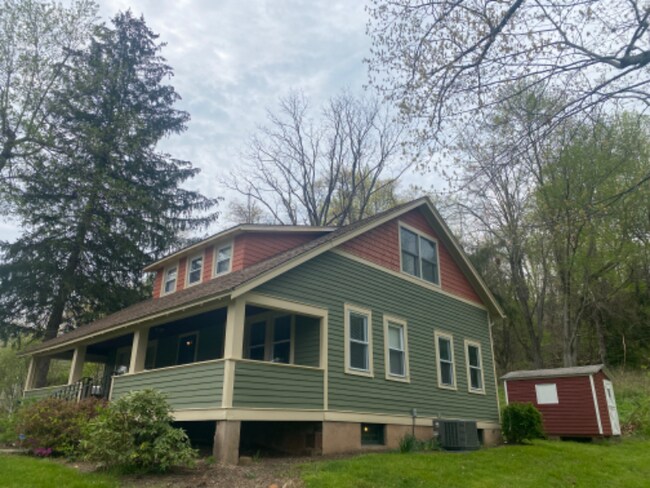 Building Photo - 137 Mountain Ave