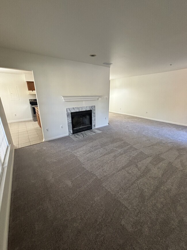 Building Photo - 4805 River Valley Way