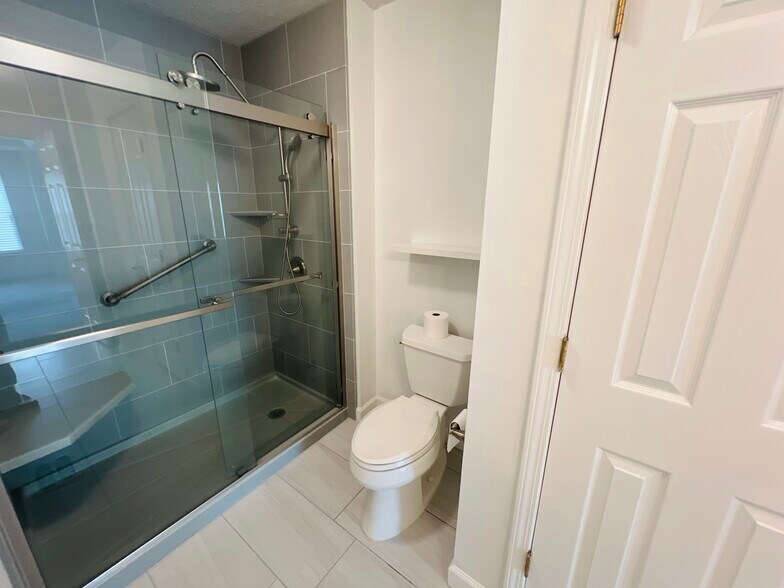 Master Shower - 1732 Pryor Rd SW