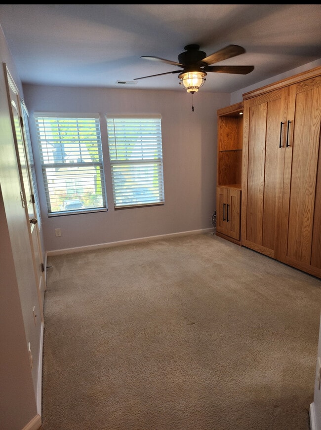 Building Photo - 71 Pocono Dr