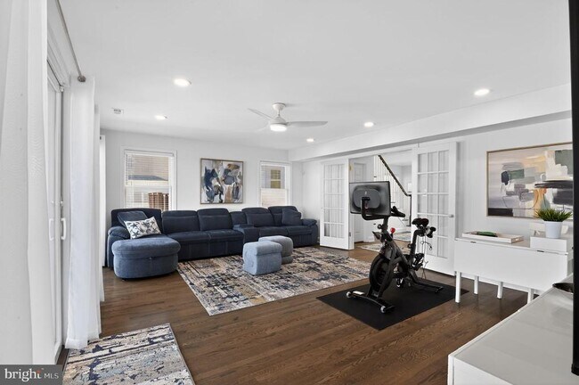 Building Photo - 739 N Massachusetts Ave