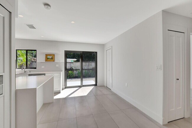 Building Photo - 2894 Florida Blvd