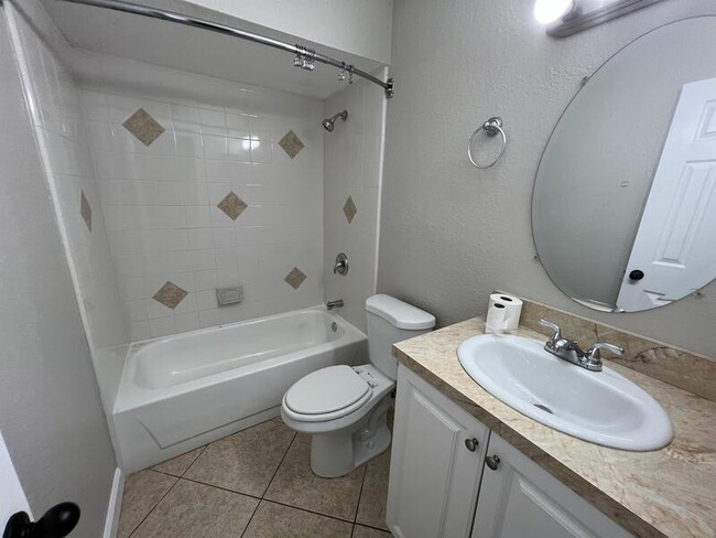 Building Photo - 11644 Sarita Ct