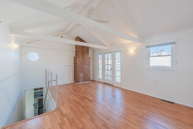 Building Photo - Classic Hermosa Beach Home!