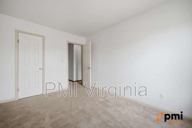 Building Photo - 202 Stonehall Ct