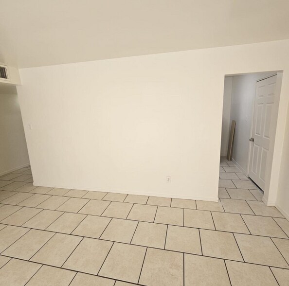 Building Photo - 4619 E Almeria Rd