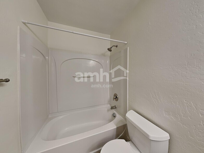 Building Photo - 10124 E Isleta Ave