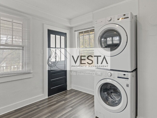 Building Photo - 118 Pine Hill Dr